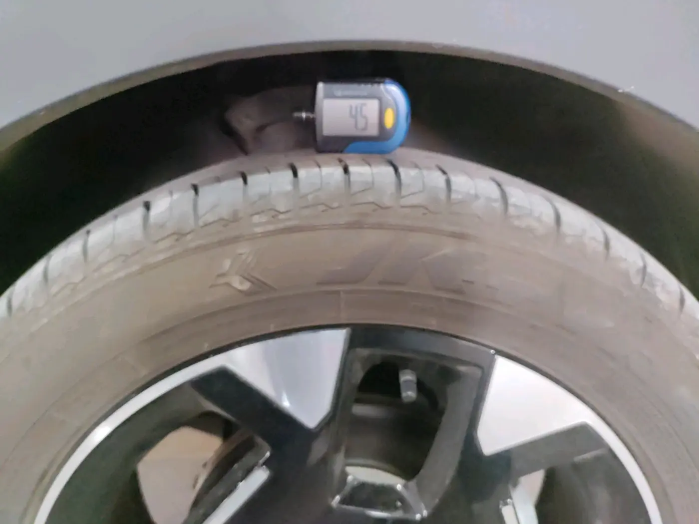 2025 KIA SYROS HTX Plus (O) 1.5 Diesel 6AT, Diesel, Automatic, 3,574 km, tyre