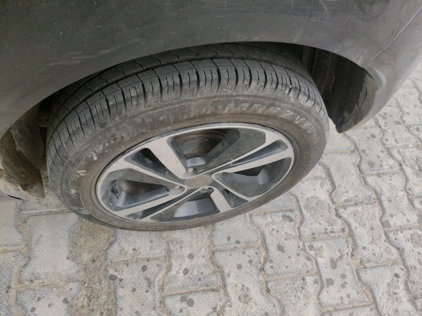 2021 Tata ALTROZ XZ PETROL, Petrol, Manual, 84,375 km, tyre