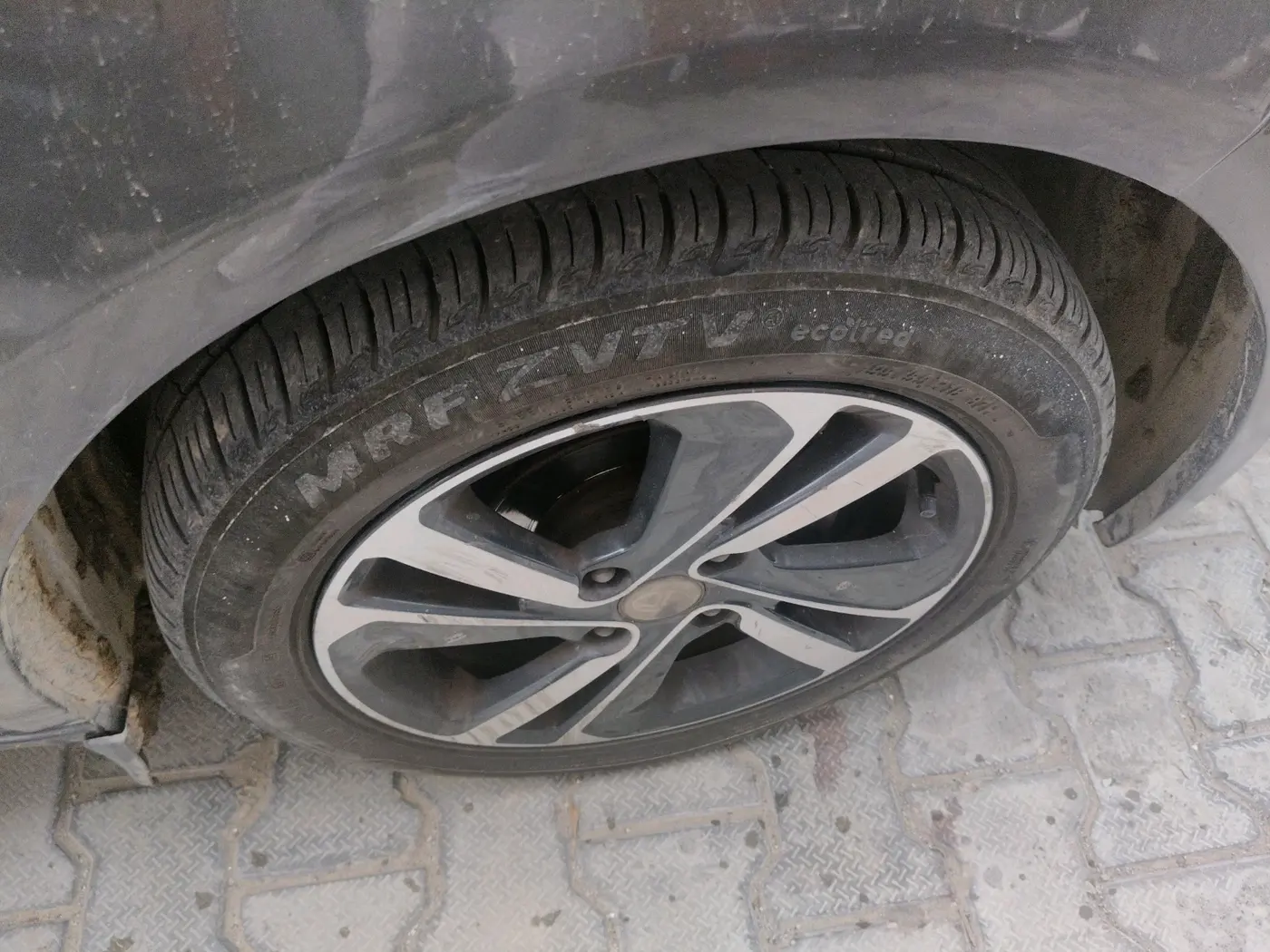 2021 Tata ALTROZ XZ PETROL, Petrol, Manual, 84,375 km, tyre