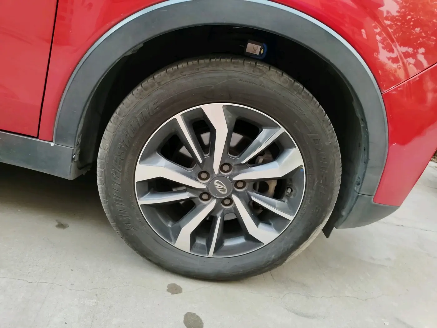 2021 Mahindra XUV300 W8 (O) 1.5 DIESEL AMT, Diesel, Automatic, 1,24,997 km, tyre