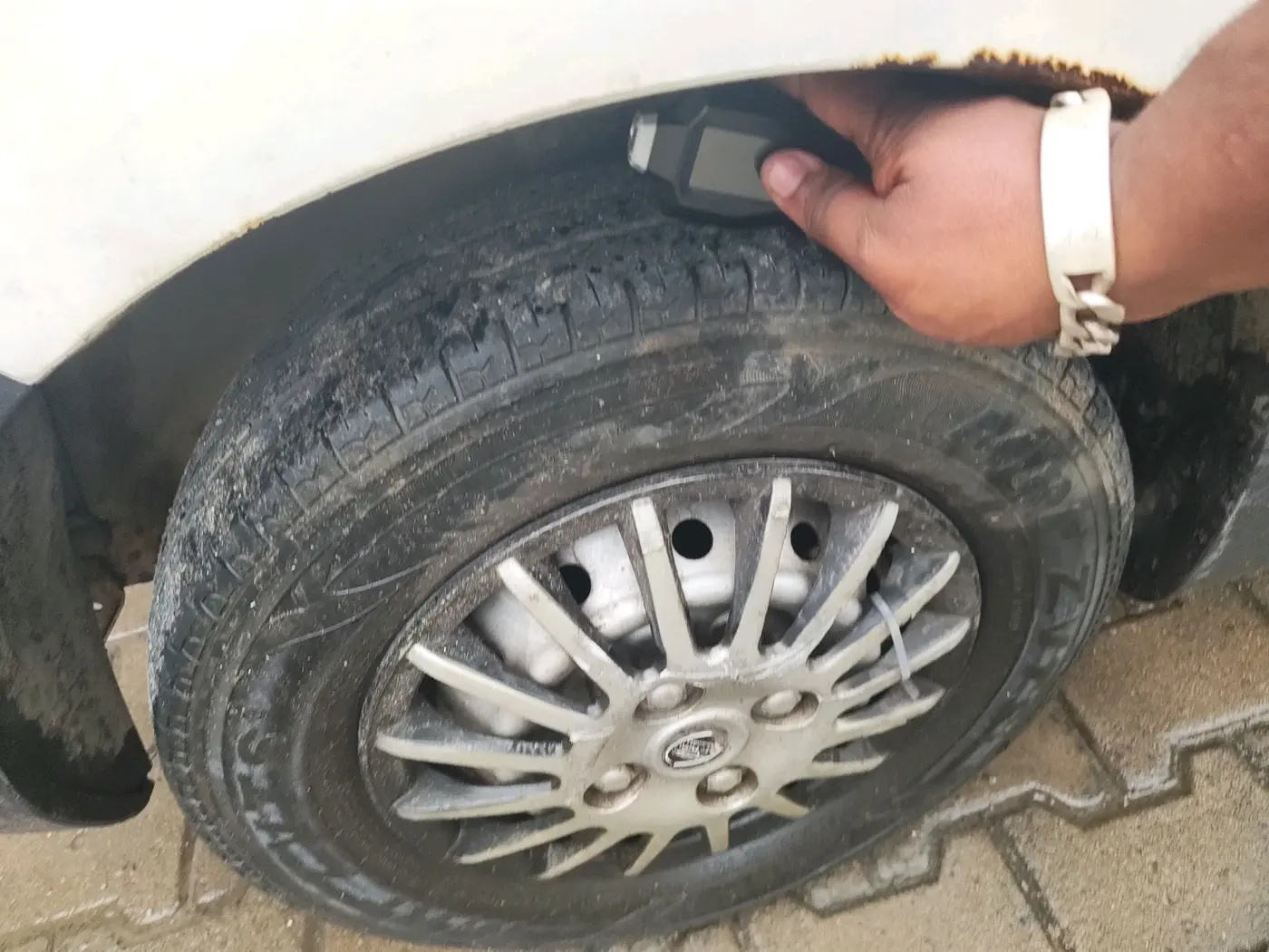 2014 Maruti Alto 800 LXI, Petrol, Manual, 1,51,000 km, tyre