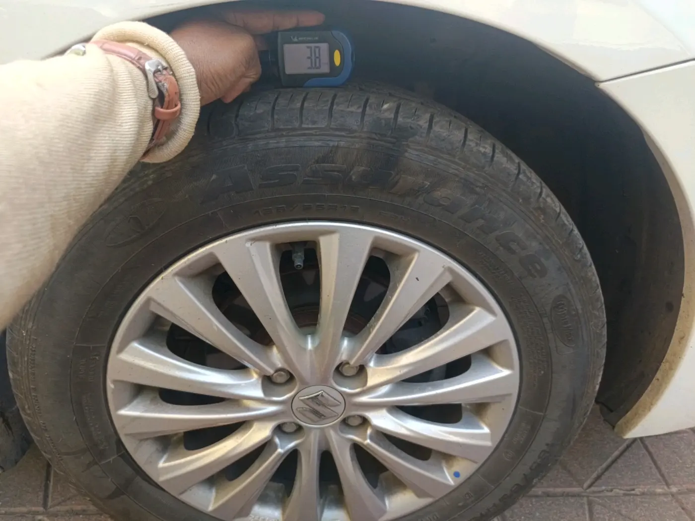 2024 Maruti Ciaz ZETA AT 1.5  SHVS PETROL, Petrol, Automatic, 25,460 km, tyre