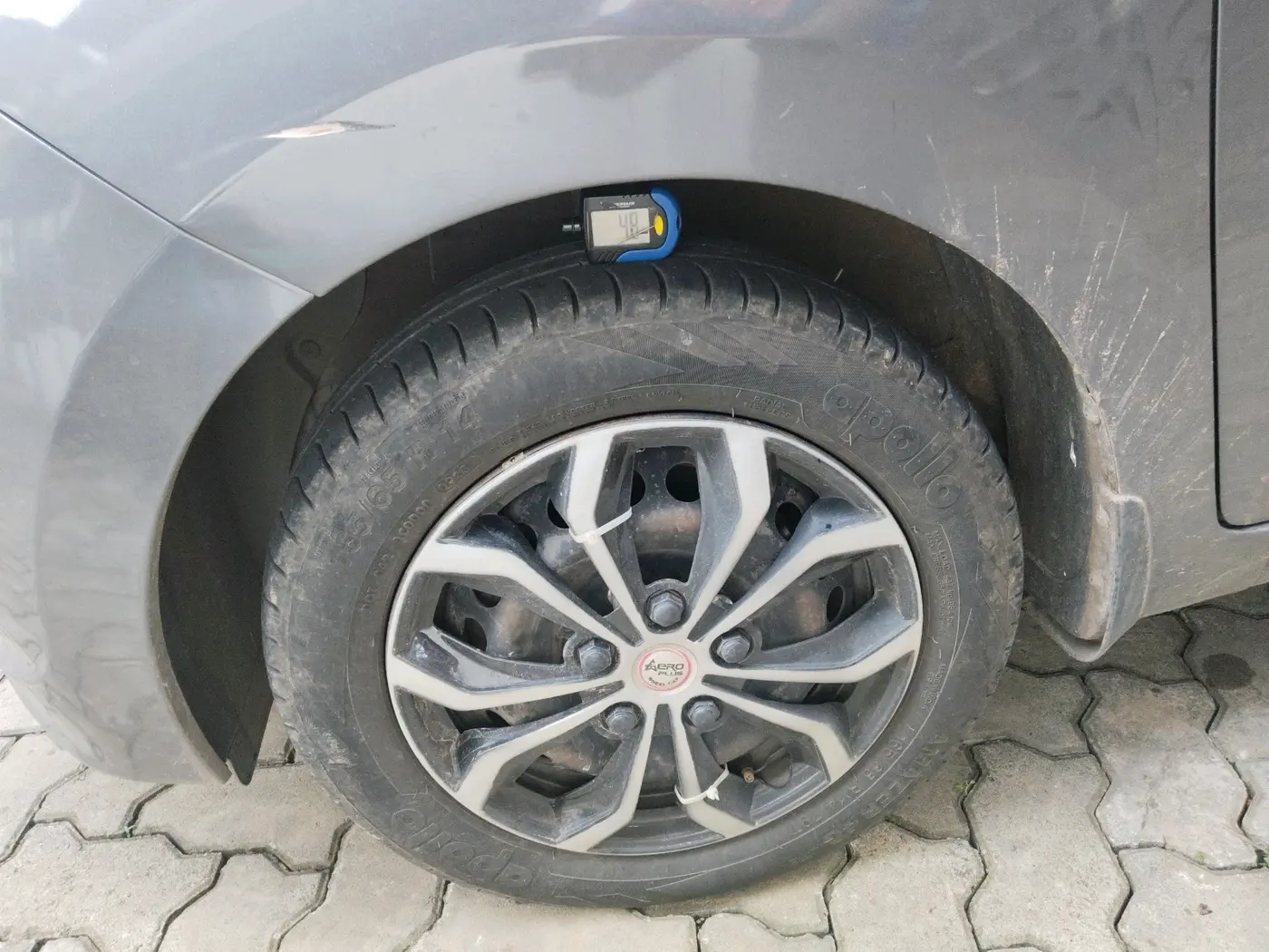 2014 Hyundai Grand i10 SPORTZ 1.2 KAPPA VTVT, Petrol, Manual, 1,30,032 km, tyre