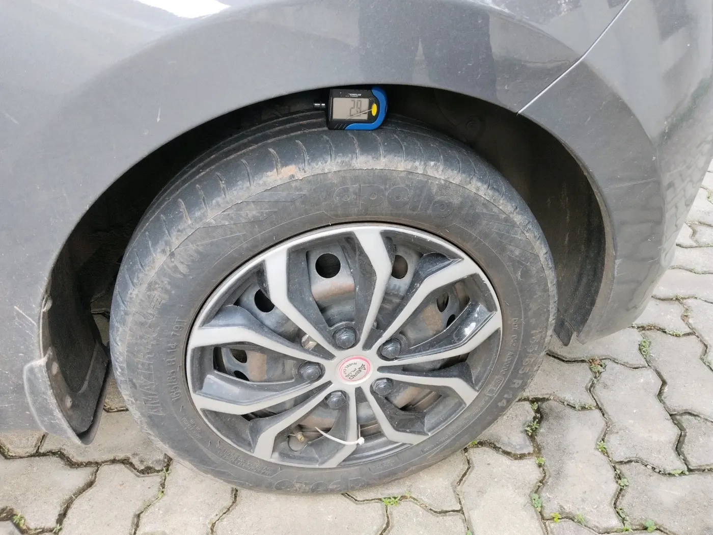 2014 Hyundai Grand i10 SPORTZ 1.2 KAPPA VTVT, Petrol, Manual, 1,30,032 km, tyre