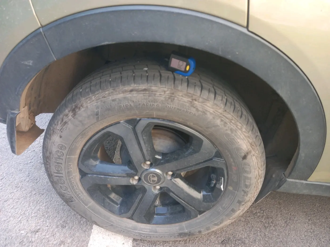 2023 Tata NEXON XZA PLUS LUX SUNROOF KAZIRANGA PETROL, Petrol, Automatic, 20,966 km, tyre