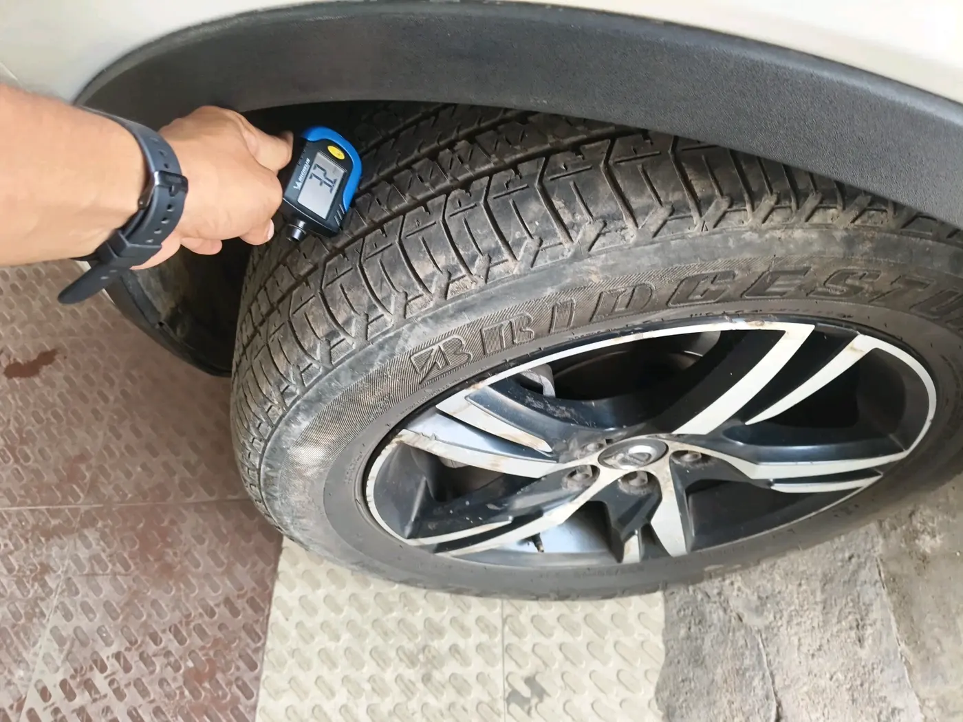 2018 Volvo XC 40 D4 MOMENTUM, Diesel, Automatic, 92,477 km, tyre