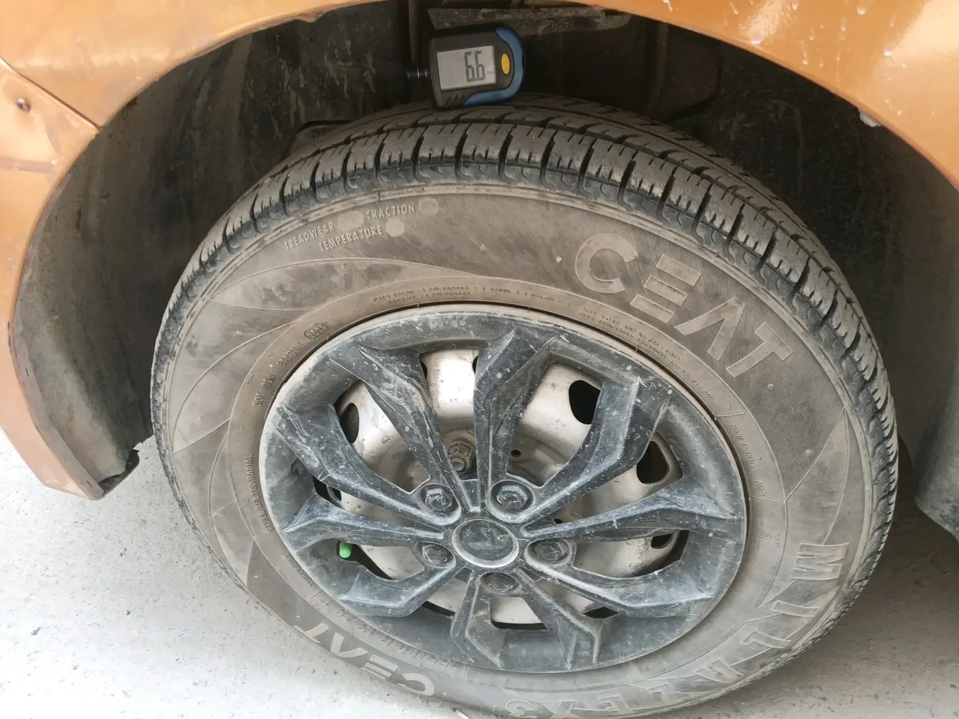 2018 Tata Tiago XE PETROL, Petrol, Manual, 44,408 km, tyre