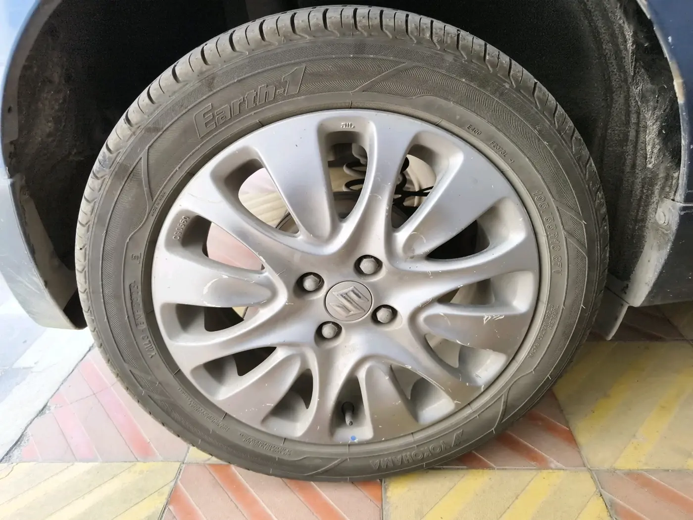 2017 Maruti Baleno ALPHA PETROL 1.2, CNG, Manual, 1,08,871 km, tyre
