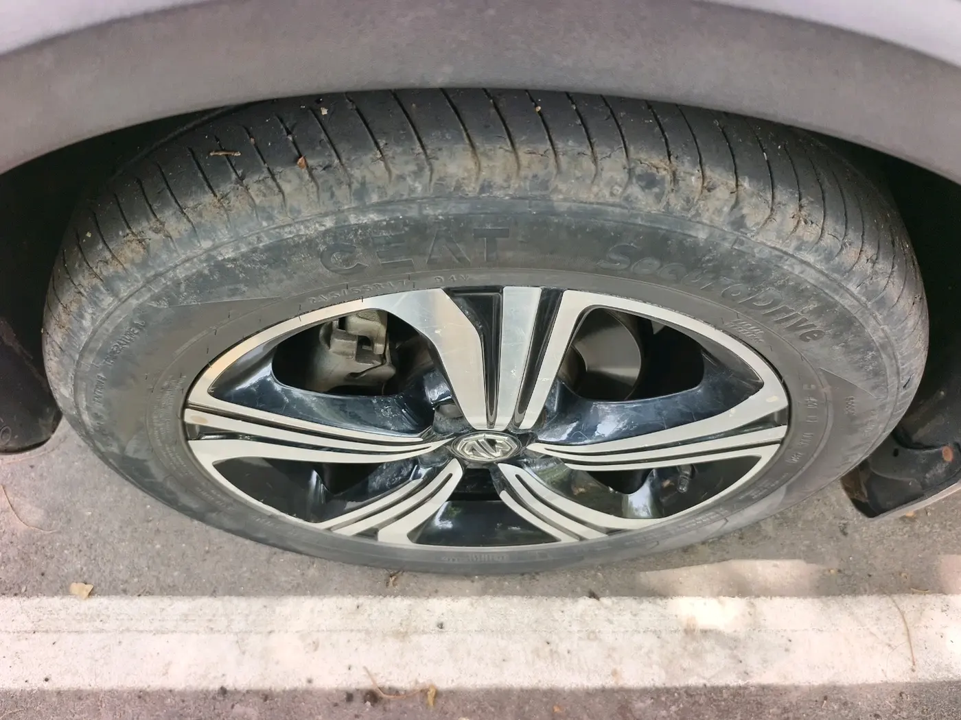 2022 MG ASTOR SHARP 1.5 MT, Petrol, Manual, 52,083 km, tyre