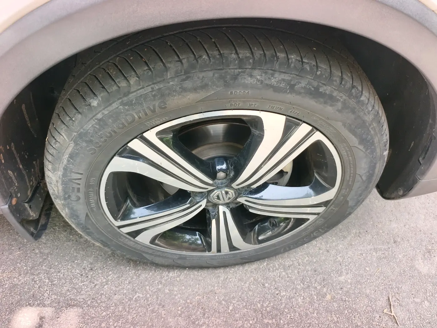 2022 MG ASTOR SHARP 1.5 MT, Petrol, Manual, 52,083 km, tyre