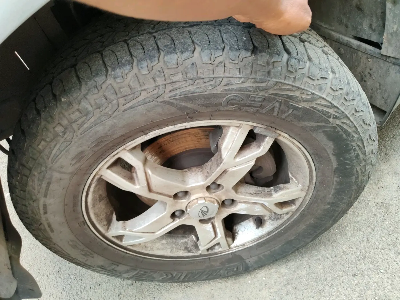 2015 Mahindra Scorpio S10, Diesel, Manual, 1,39,802 km, tyre