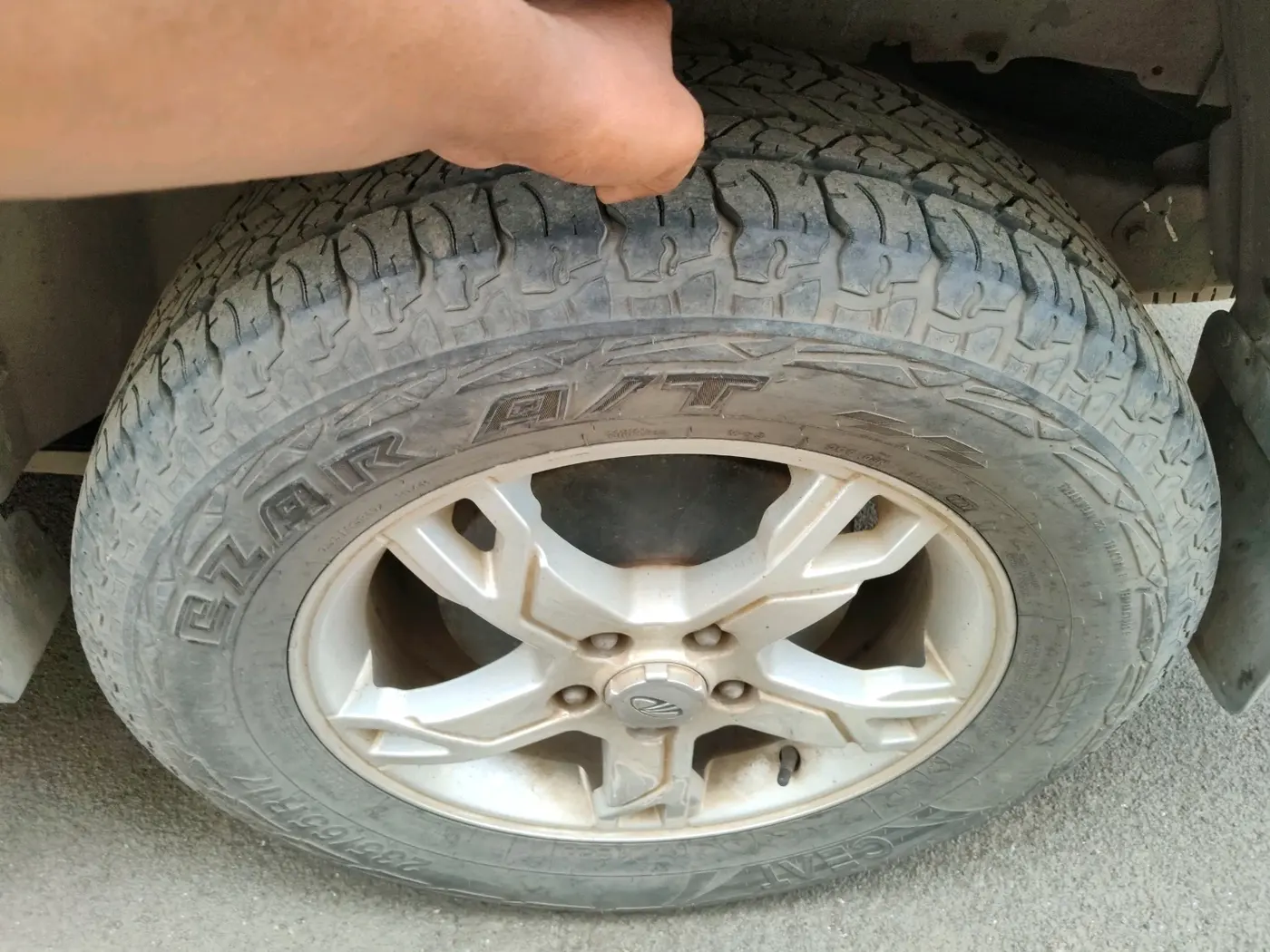 2015 Mahindra Scorpio S10, Diesel, Manual, 1,39,802 km, tyre