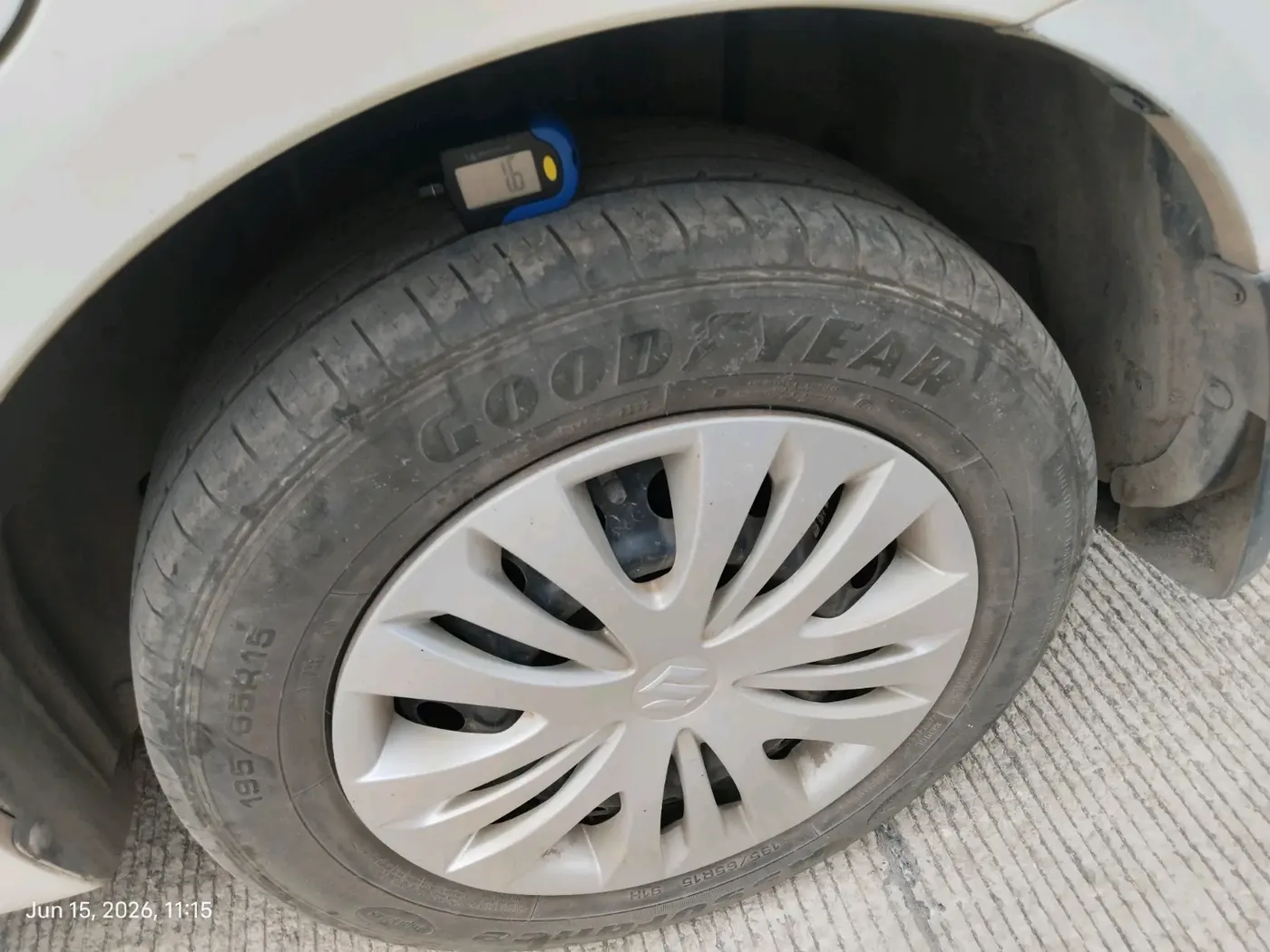 2011 Maruti SX4 VDI, Diesel, Manual, 1,86,040 km, tyre
