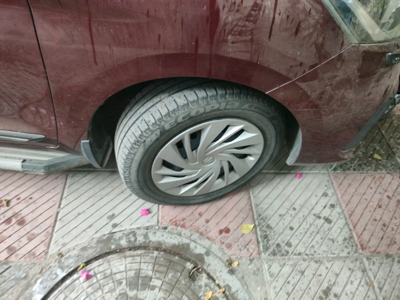 2019 Maruti Ertiga VXI SHVS, Petrol, Manual, 34,320 km, tyre