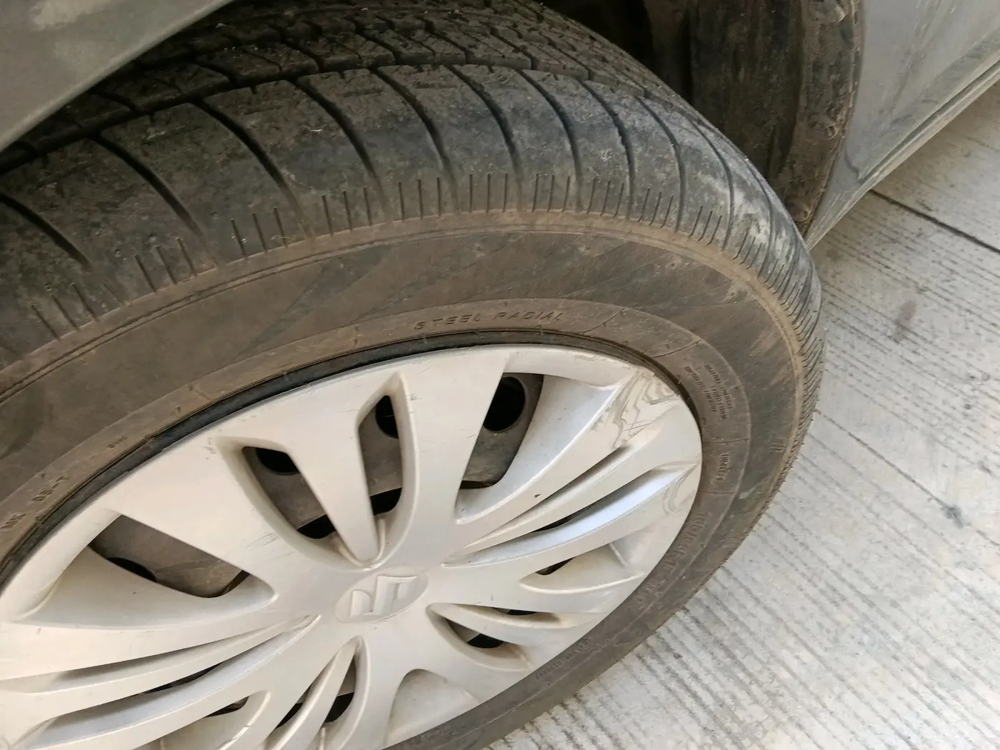 2014 Maruti Ertiga VXI, Petrol, Manual, 84,272 km, tyre