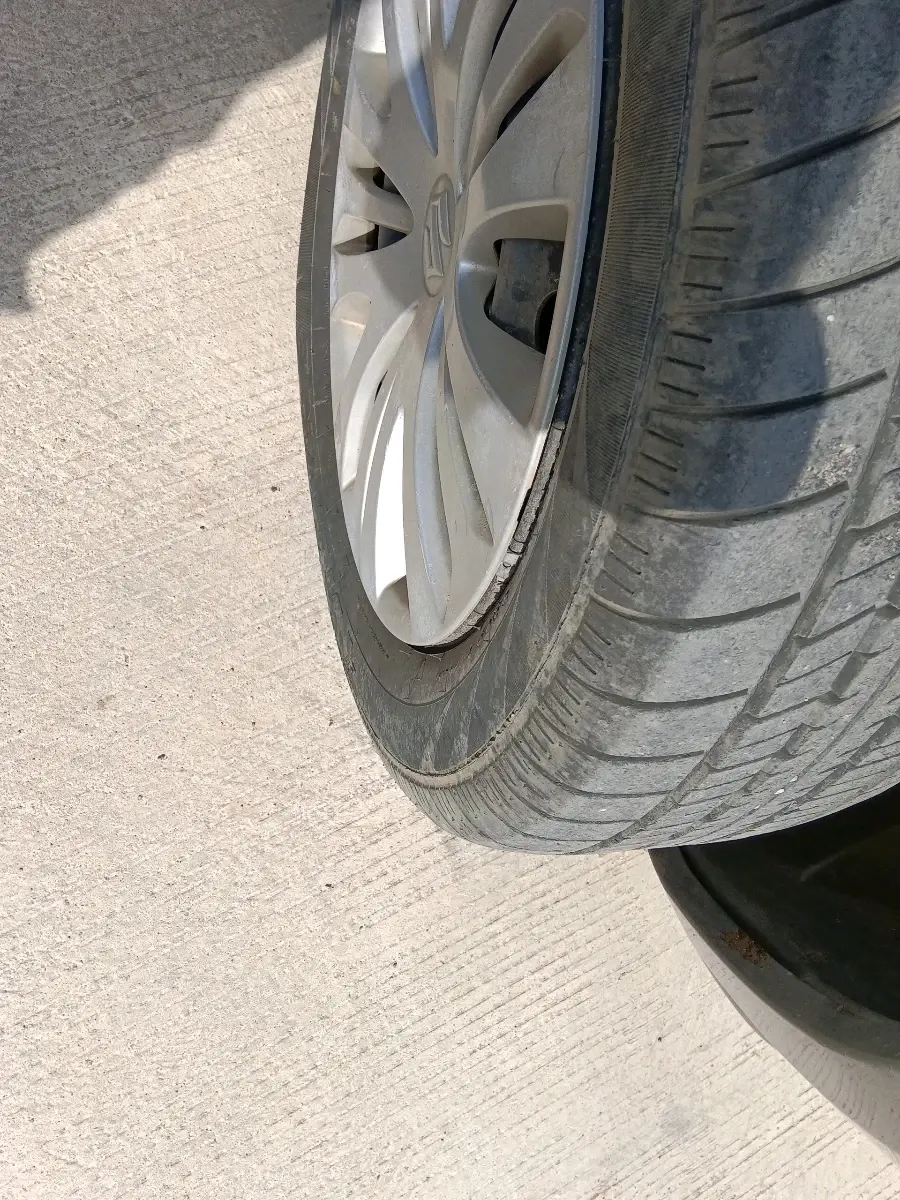 2014 Maruti Ertiga VXI, Petrol, Manual, 84,272 km, tyre