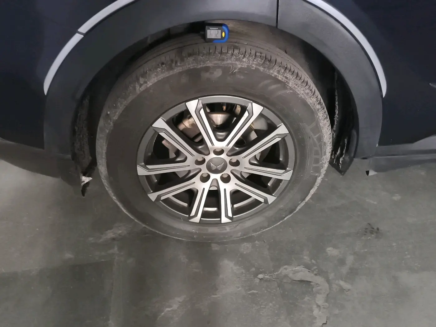 2022 Mahindra XUV700 AX 7 LUXURY D AWD AT 7 STR, Diesel, Automatic, 39,056 km, tyre