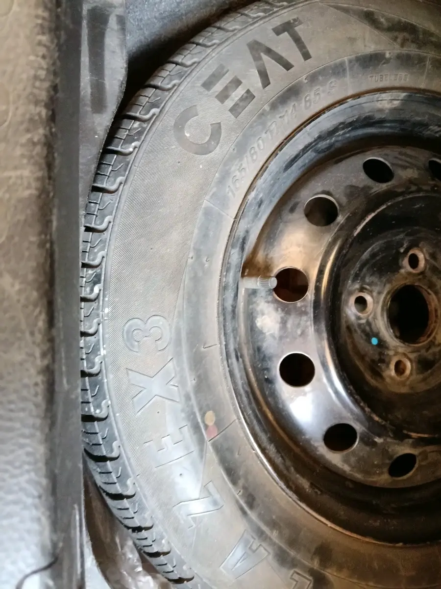 2012 Maruti Swift Dzire VXI, CNG, Manual, 1,56,185 km, tyre