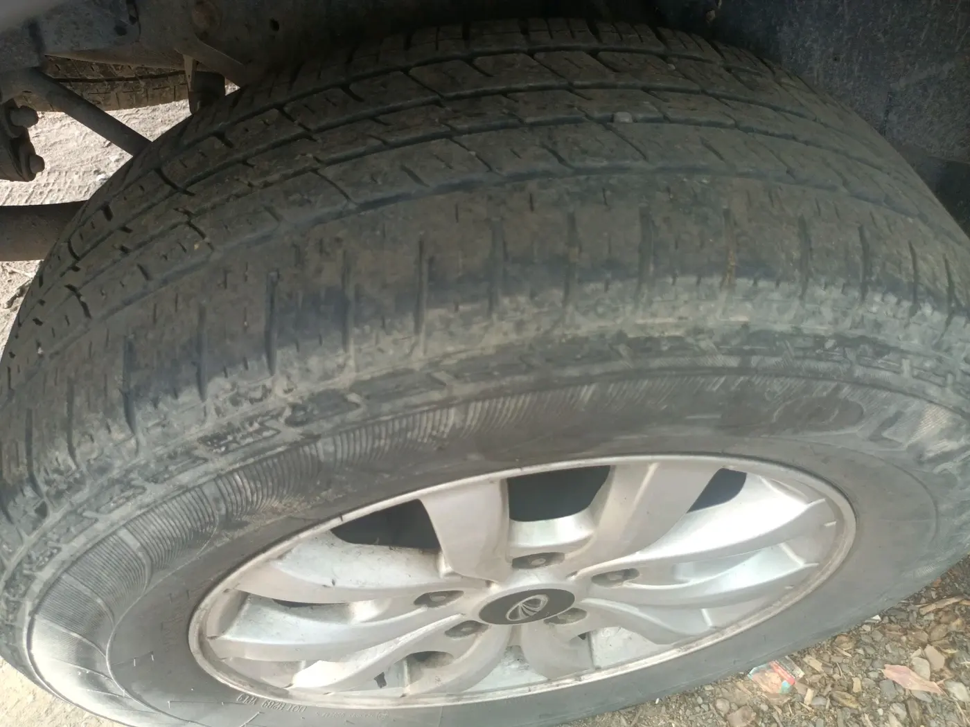 2018 Mahindra XUV500 W7, Diesel, Manual, 1,80,367 km, tyre