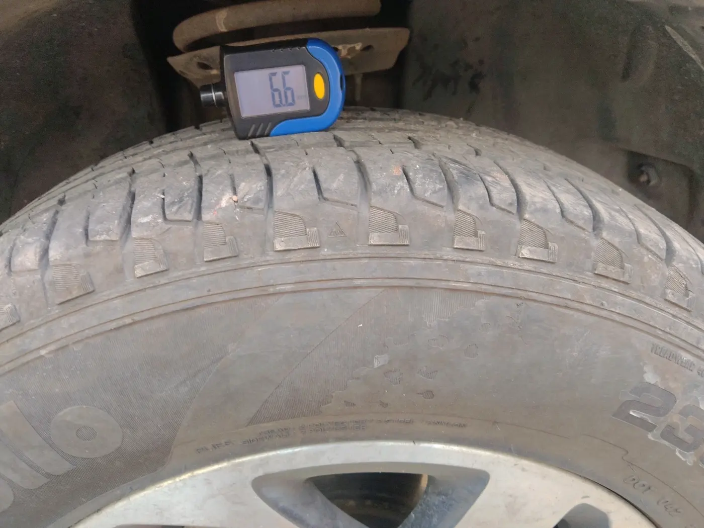 2020 Tata Harrier XZA PLUS 2.0L, Diesel, Automatic, 94,250 km, tyre