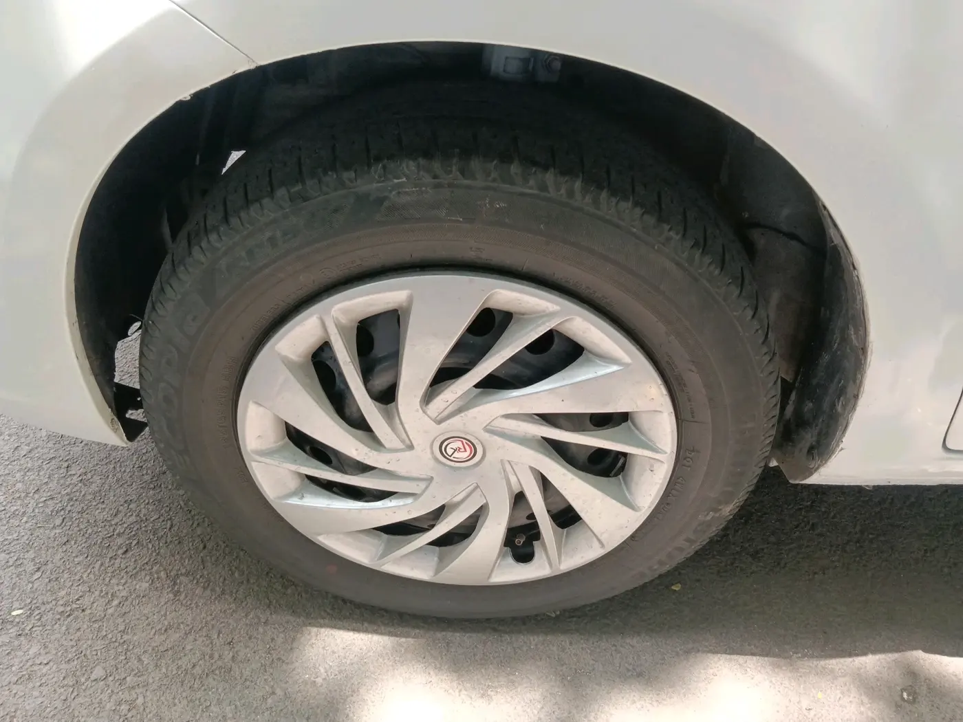 2016 Maruti Ertiga VXI, CNG, Manual, 1,11,702 km, tyre