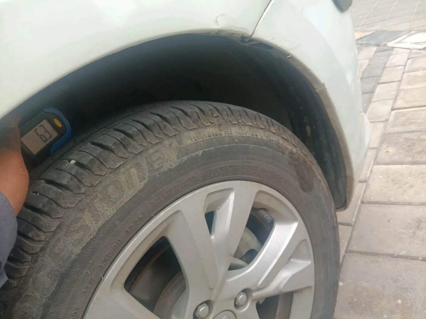 2025 Maruti Swift ZXi AMT, Petrol, Automatic, 20,276 km, tyre