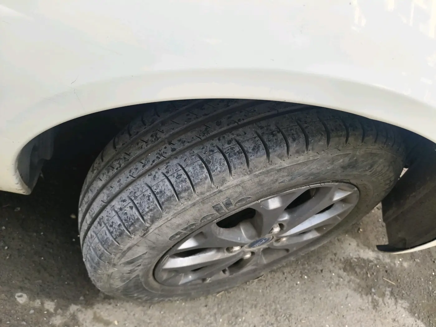 2014 Ford Figo TITANIUM 1.2 PETROL, Petrol, Manual, 18,597 km, tyre