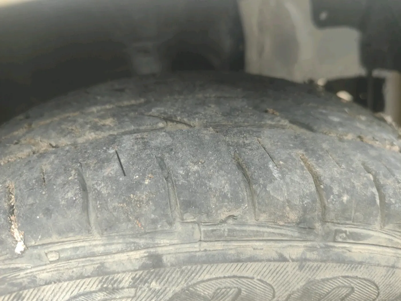 2012 Hyundai Eon ERA, Petrol, Manual, 1,35,044 km, tyre