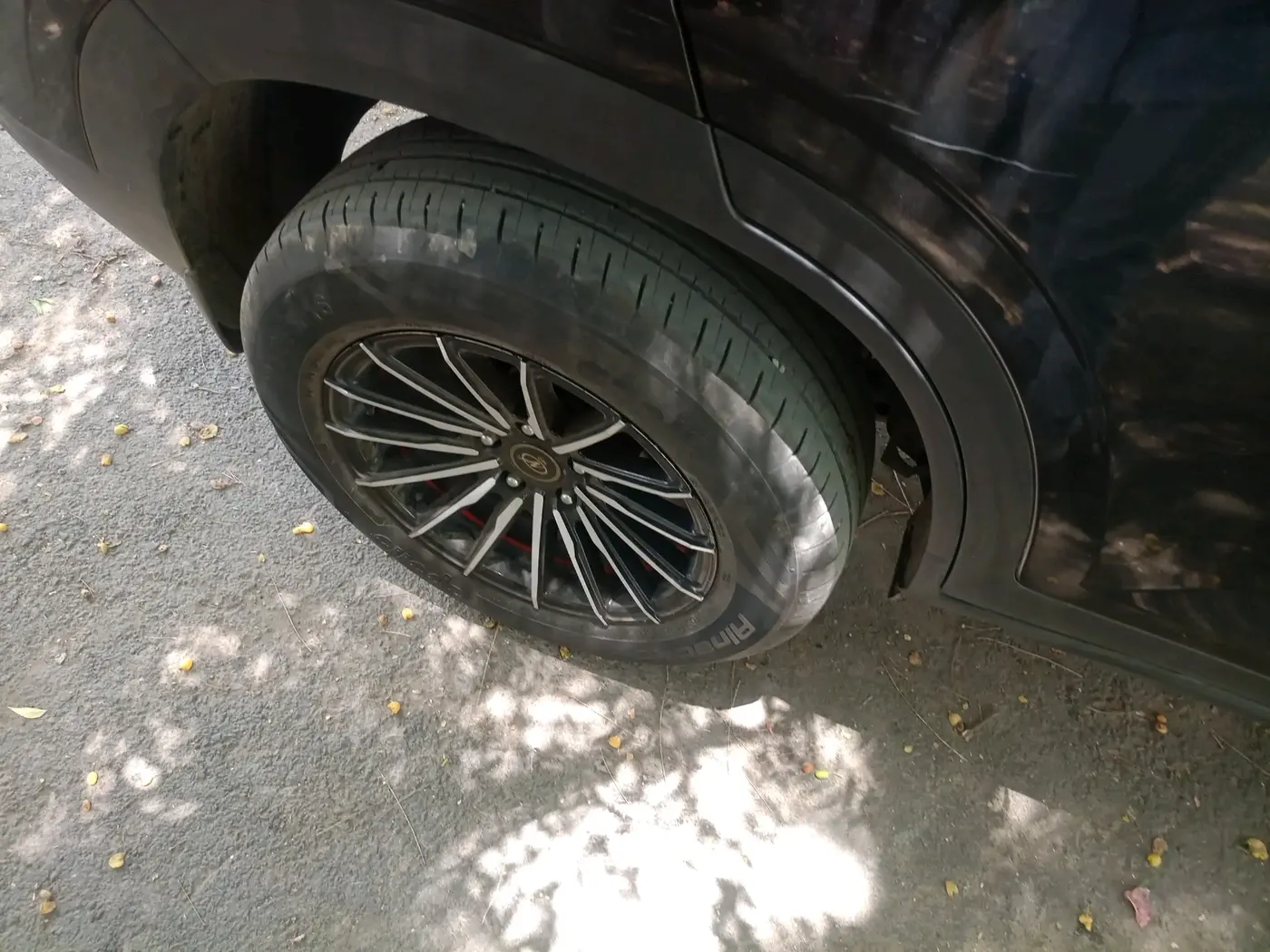 2024 Hyundai Creta E 1.5 PETROL, Petrol, Manual, 28,370 km, tyre
