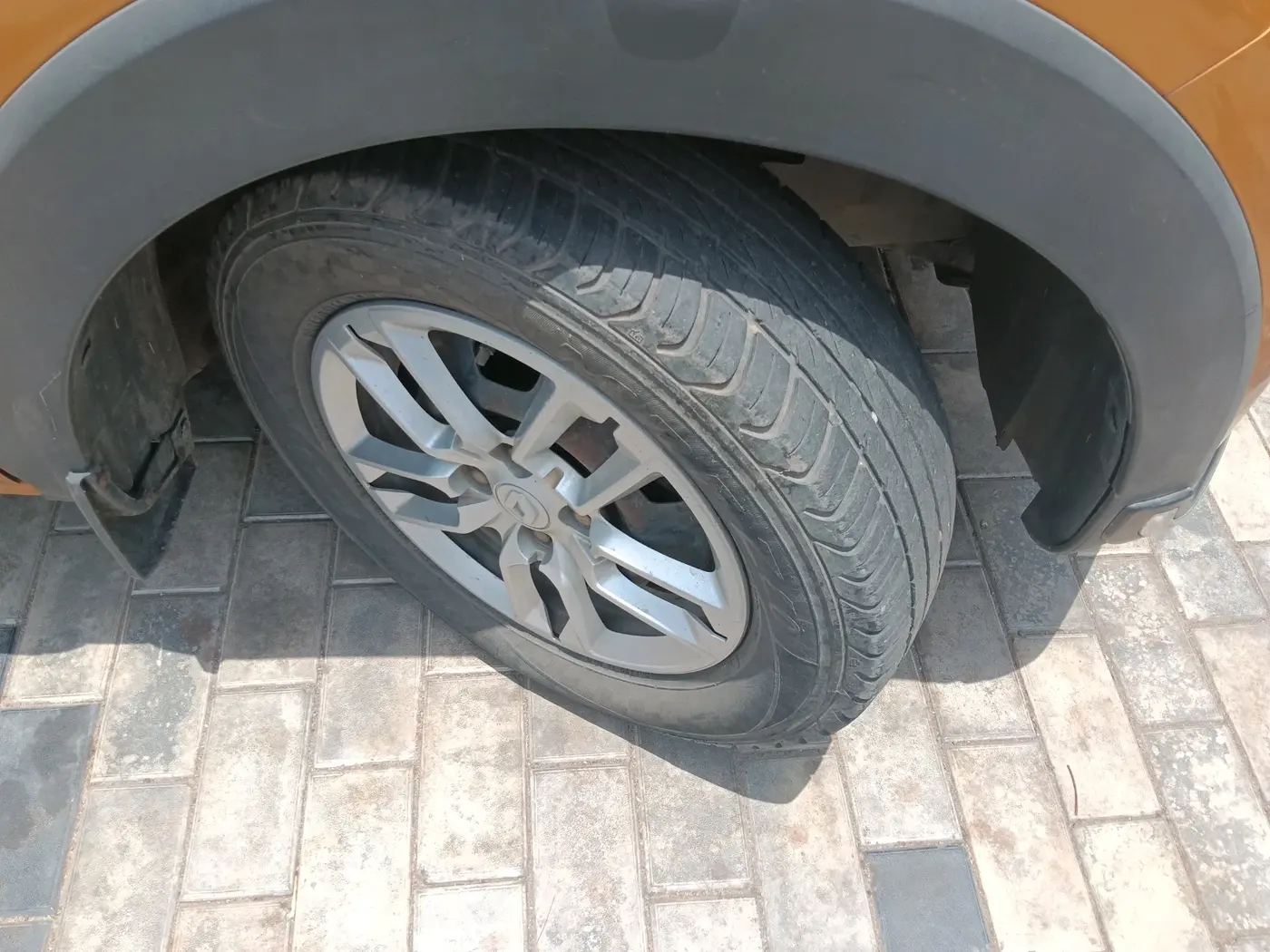 2020 Renault TRIBER RXL MT, Petrol, Manual, 1,15,673 km, tyre