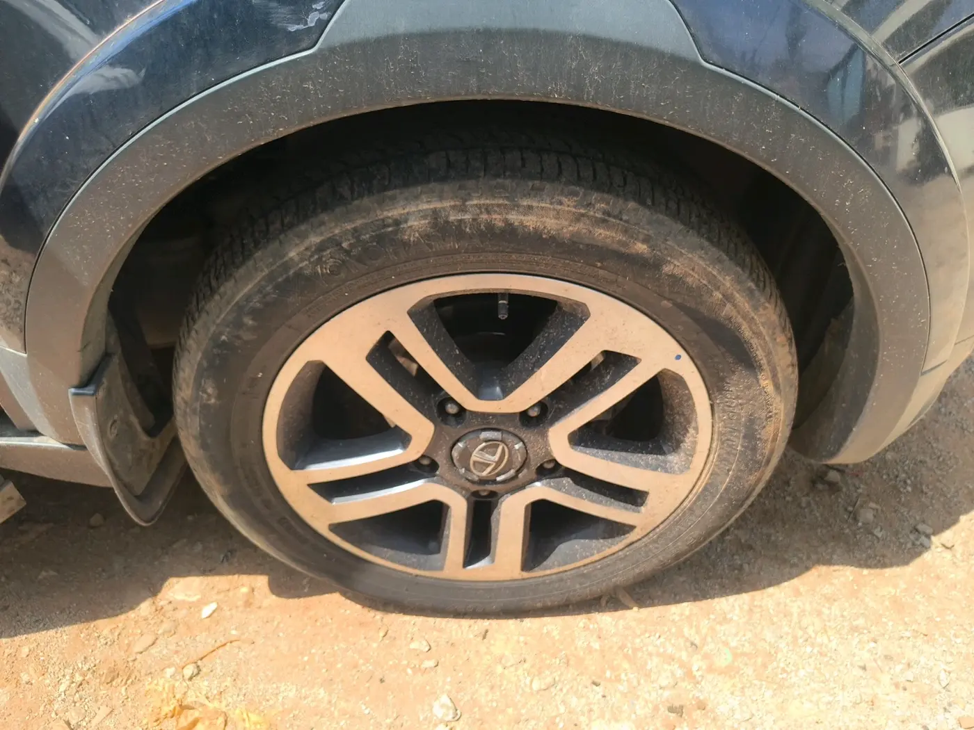 2017 Tata Hexa XTA 4X2 7 STR, Diesel, Automatic, 82,544 km, tyre