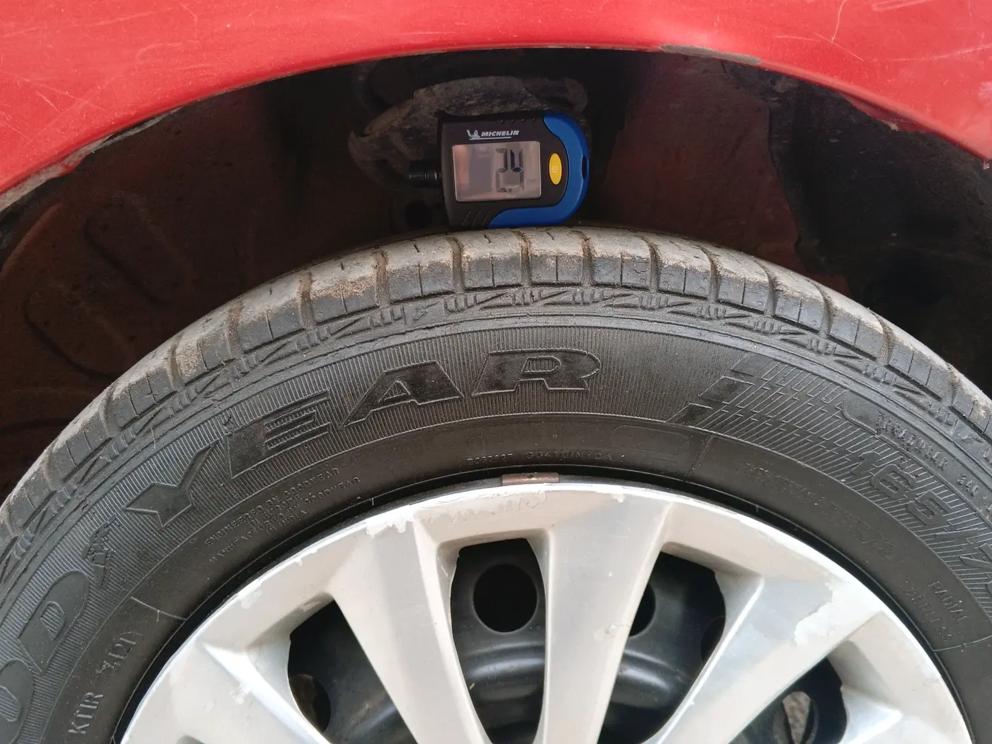 2014 Maruti Celerio VXI AMT, Petrol, Automatic, 87,951 km, tyre