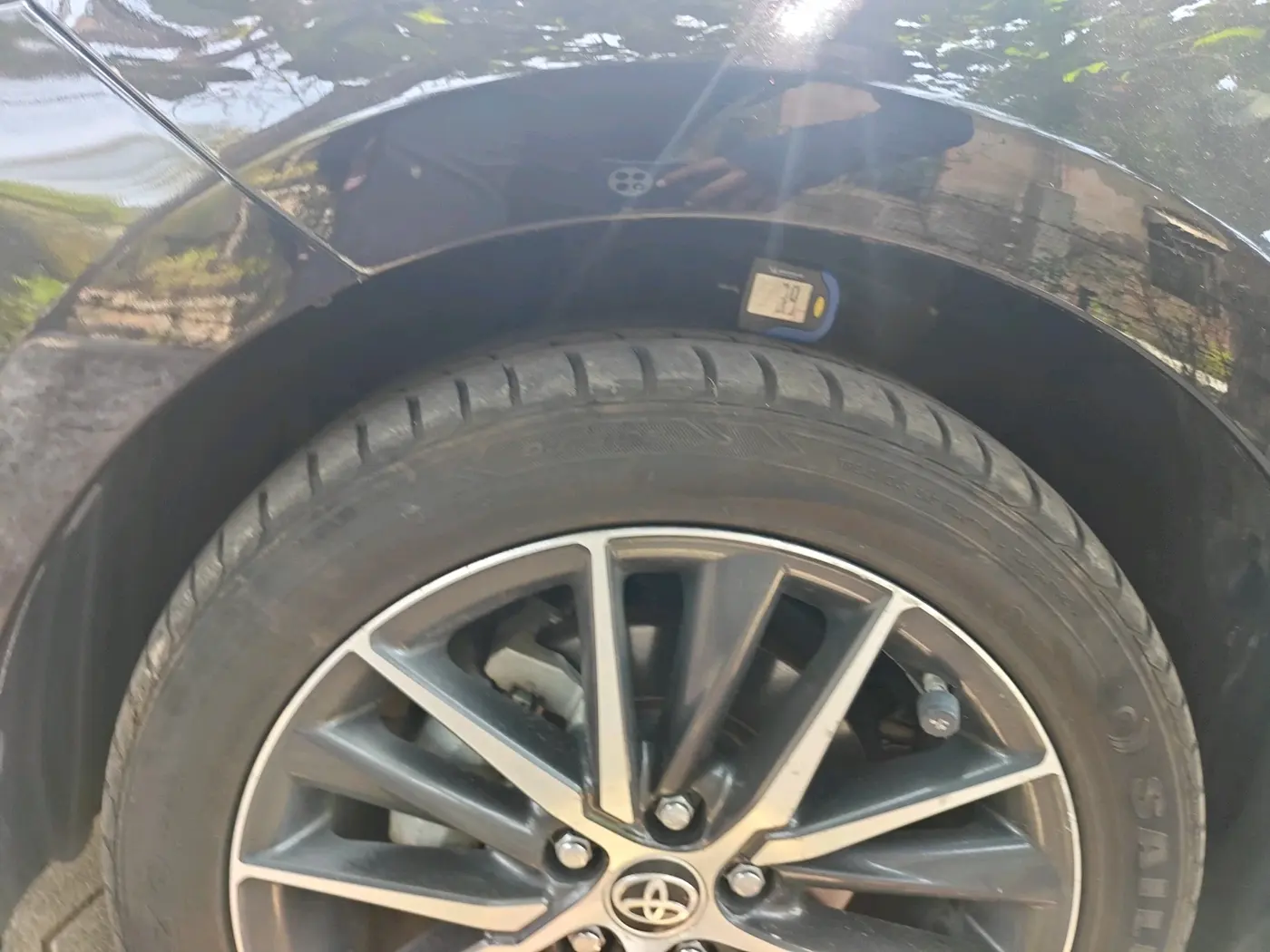 2022 Toyota Camry HYBRID, Hybrid, Automatic, 43,942 km, tyre