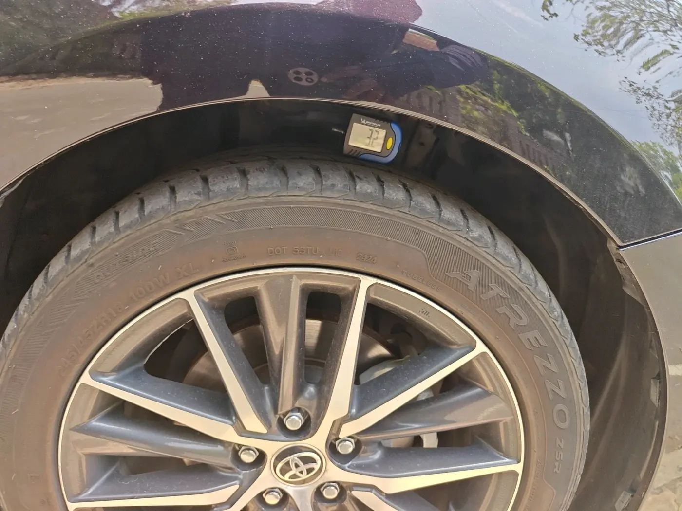 2022 Toyota Camry HYBRID, Hybrid, Automatic, 43,942 km, tyre