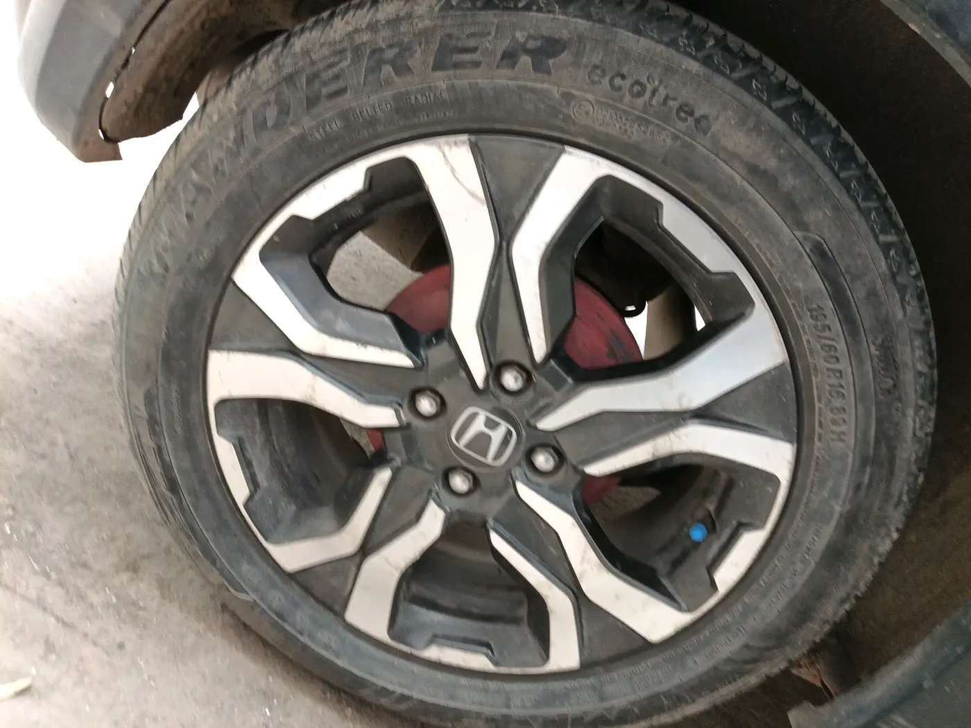 2018 Honda WR-V 1.5L I-DTEC VX MT, Diesel, Manual, 1,72,327 km, tyre