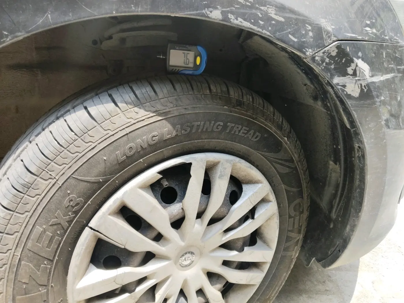 2016 Maruti Swift VXI, Petrol, Manual, 1,00,403 km, tyre