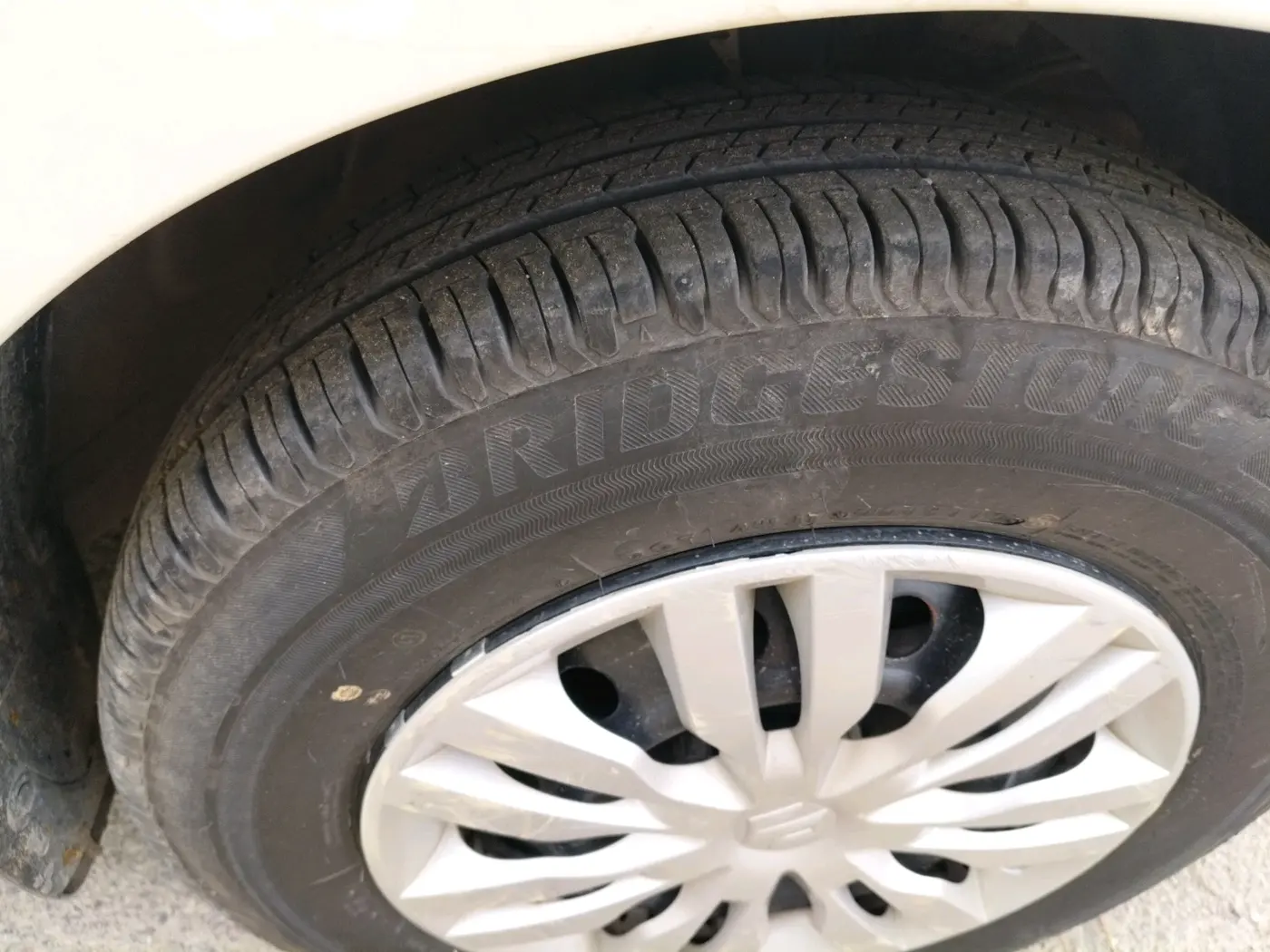 2020 Maruti Dzire VXI, Petrol, Manual, 64,747 km, tyre