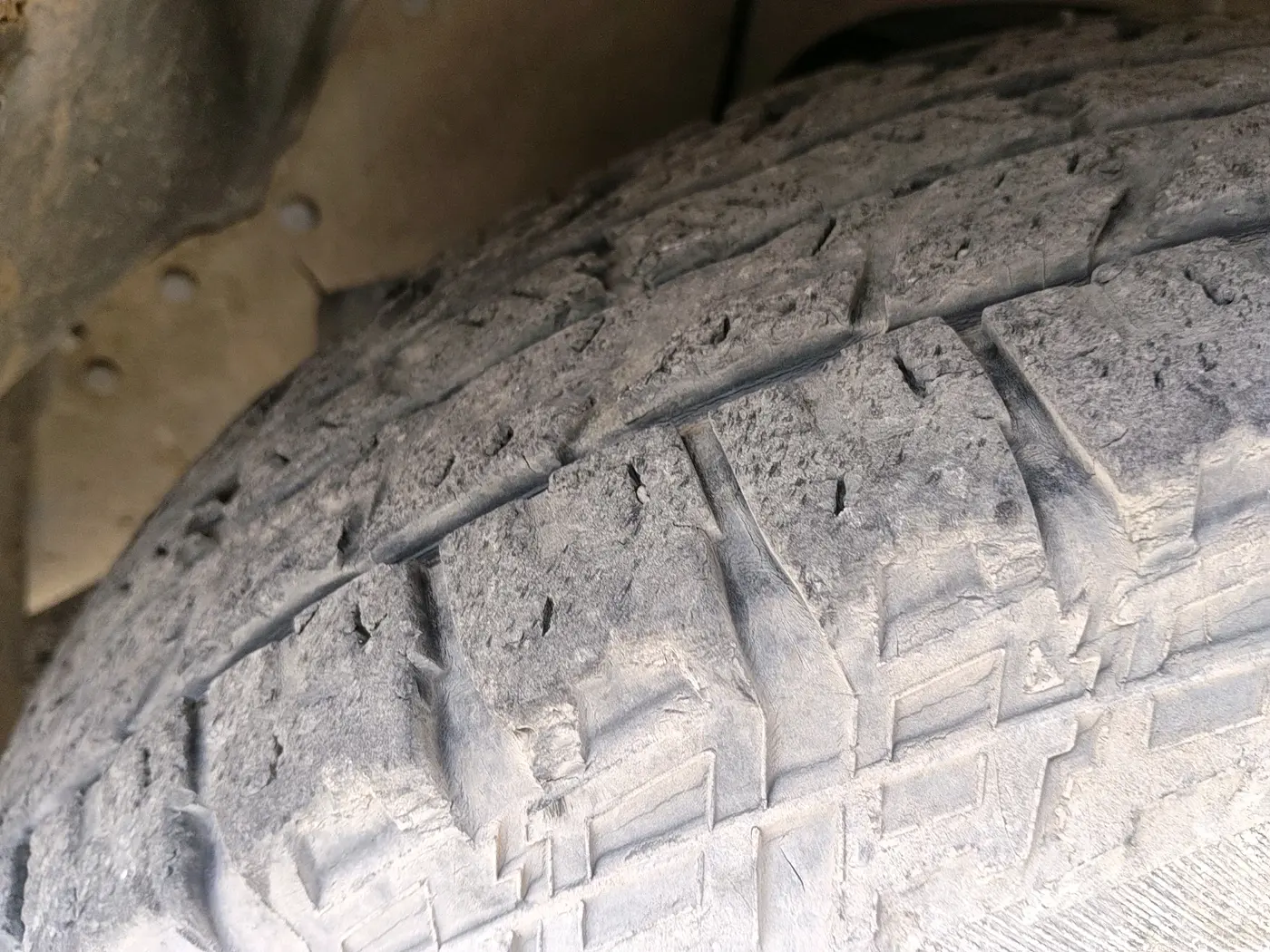 2018 Mahindra TUV300 T8, Diesel, Manual, 1,18,989 km, tyre