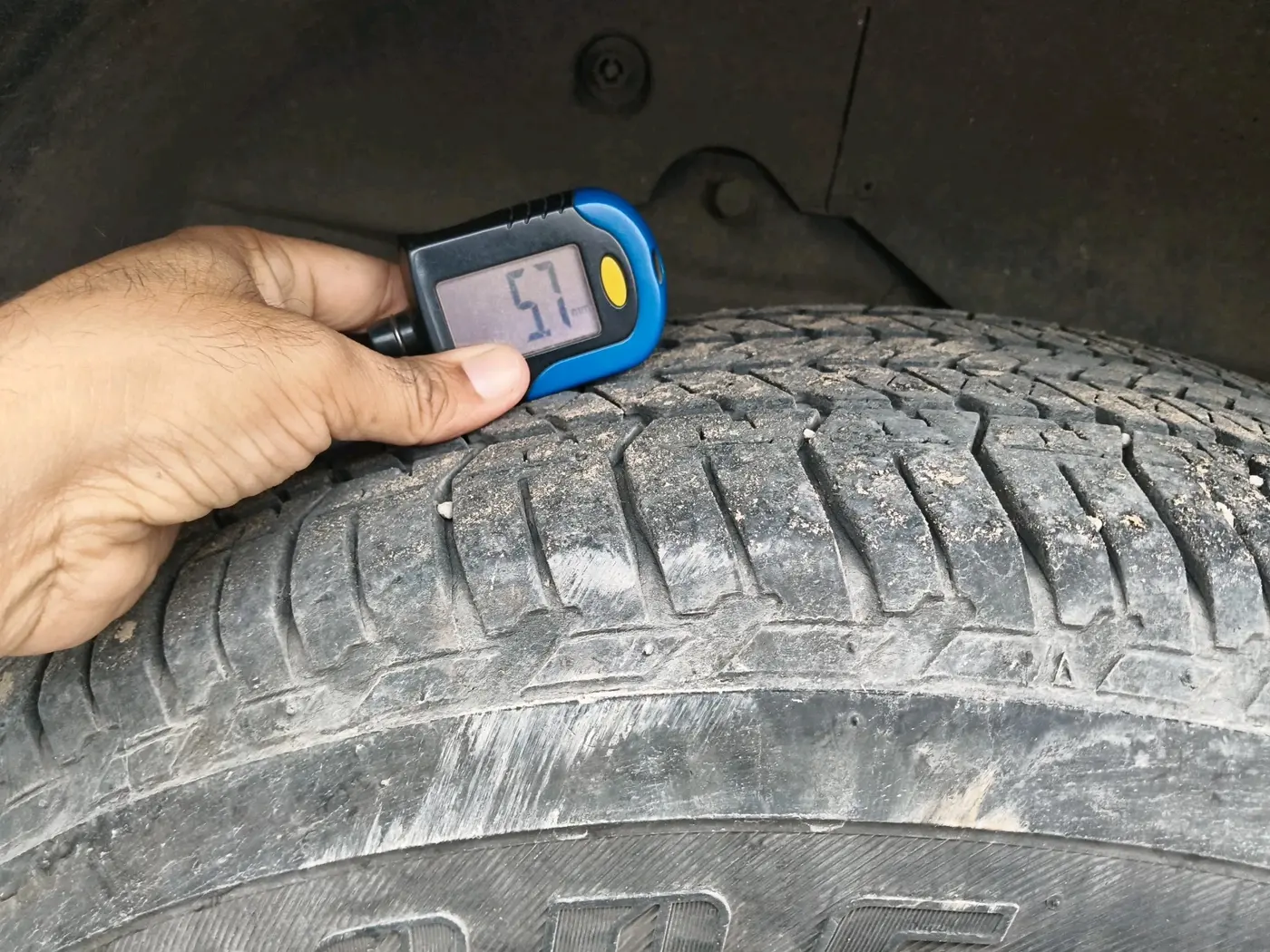 2018 Mahindra XUV500 W11 AT, Diesel, Automatic, 1,13,405 km, tyre