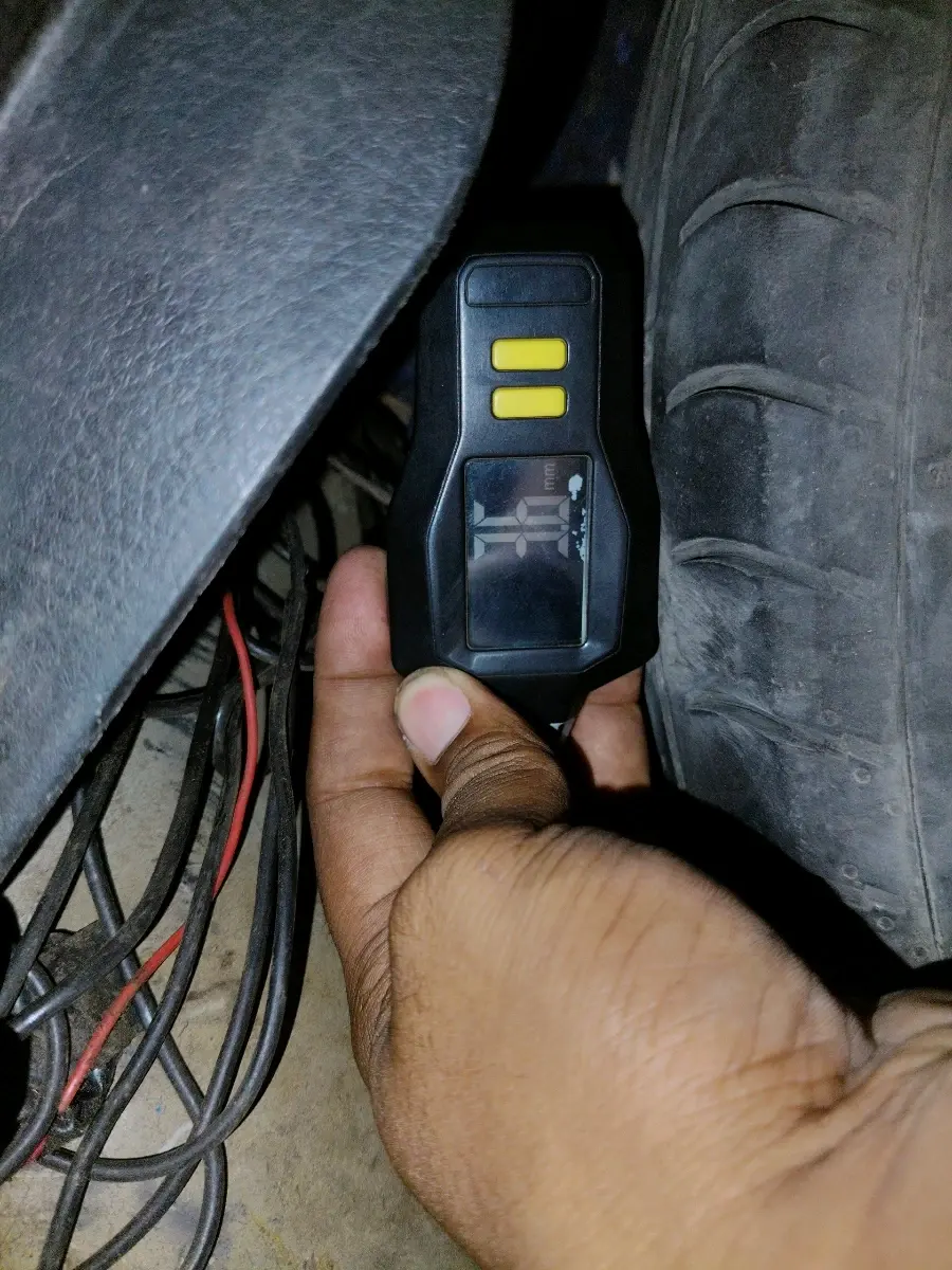 2013 Maruti Swift Dzire VXI, CNG, Manual, 1,56,348 km, tyre
