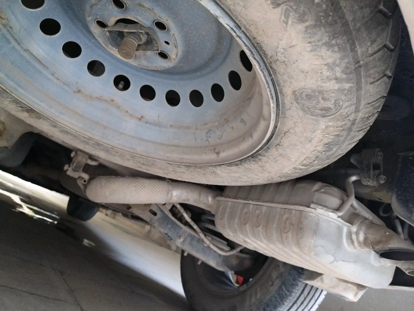 2021 Mahindra XUV700 AX 7 LUXURY P AT 7 STR, Petrol, Automatic, 31,614 km, tyre