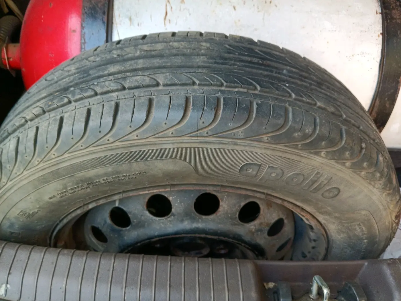 2011 Hyundai i20 MAGNA 1.2, CNG, Manual, 99,223 km, tyre