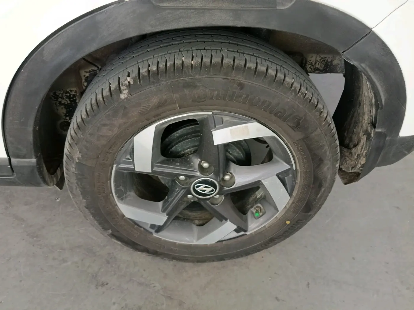 2021 Hyundai VENUE SX PLUS 1.0 TURBO DCT, Petrol, Automatic, 1,15,952 km, tyre