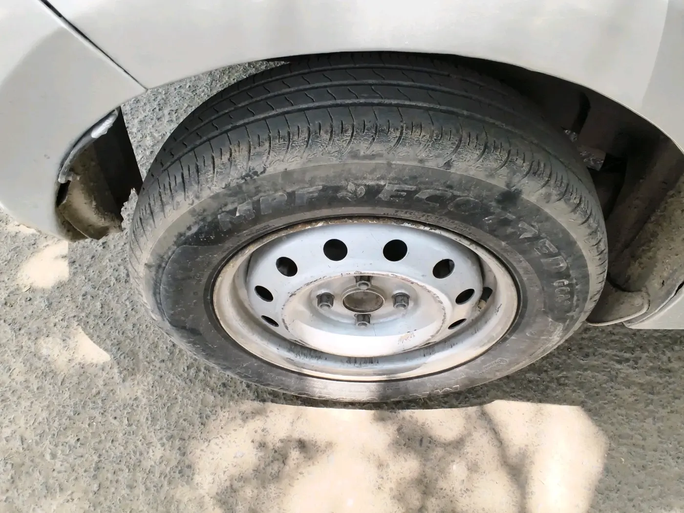 2021 Maruti Swift LXI, CNG, Manual, 73,547 km, tyre