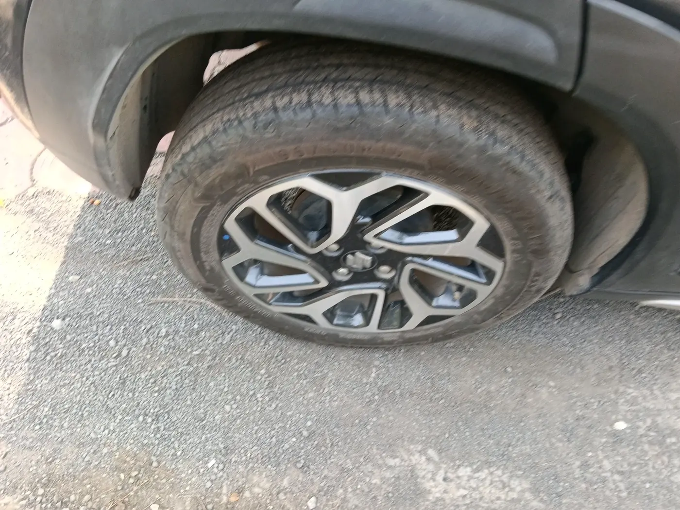 2023 Maruti FRONX ALPHA 1.0 TURBO MT, Petrol, Manual, 29,950 km, tyre