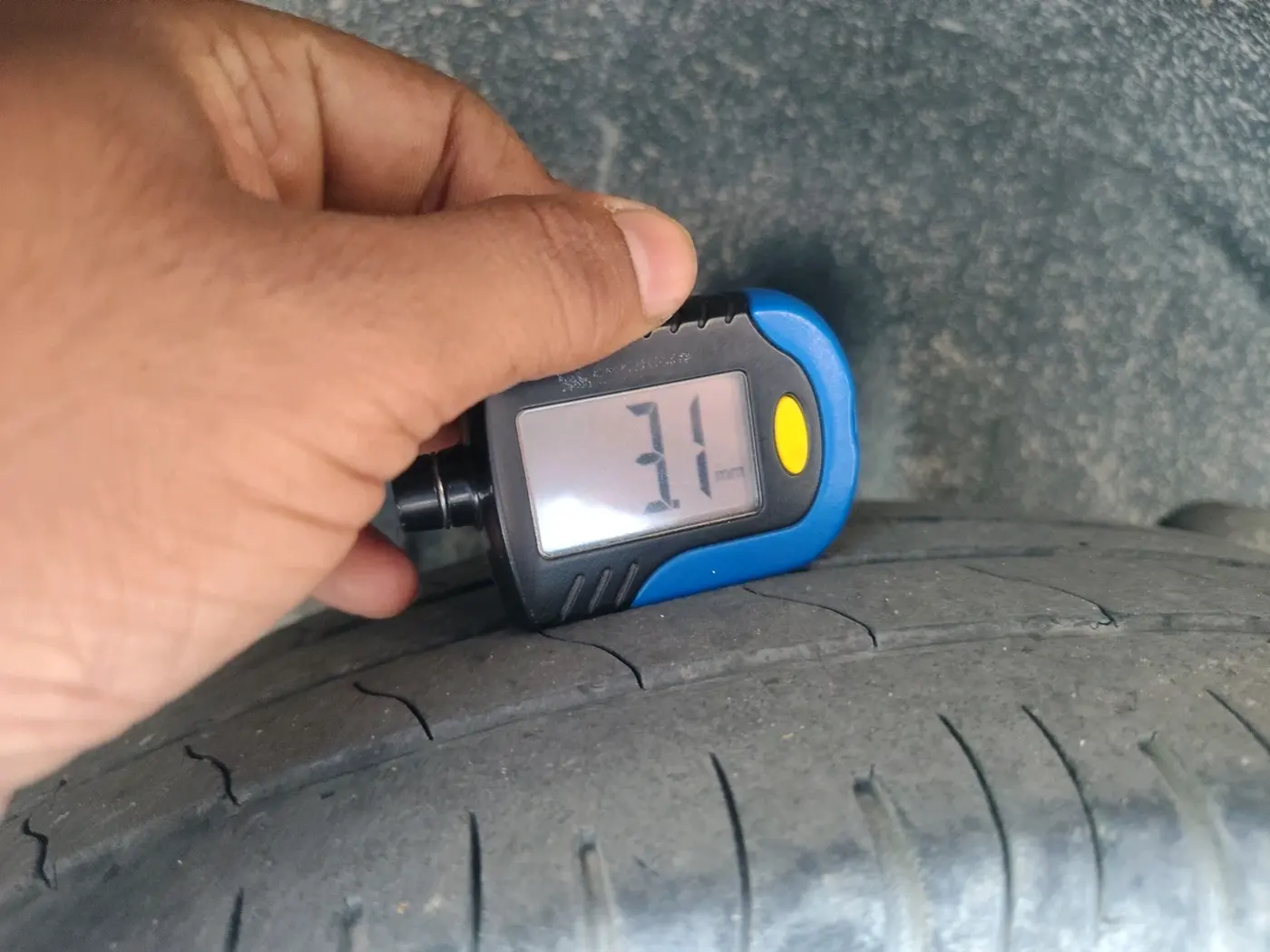 2022 Mahindra XUV300 W8 (O) 1.2 PETROL, Petrol, Manual, 70,975 km, tyre