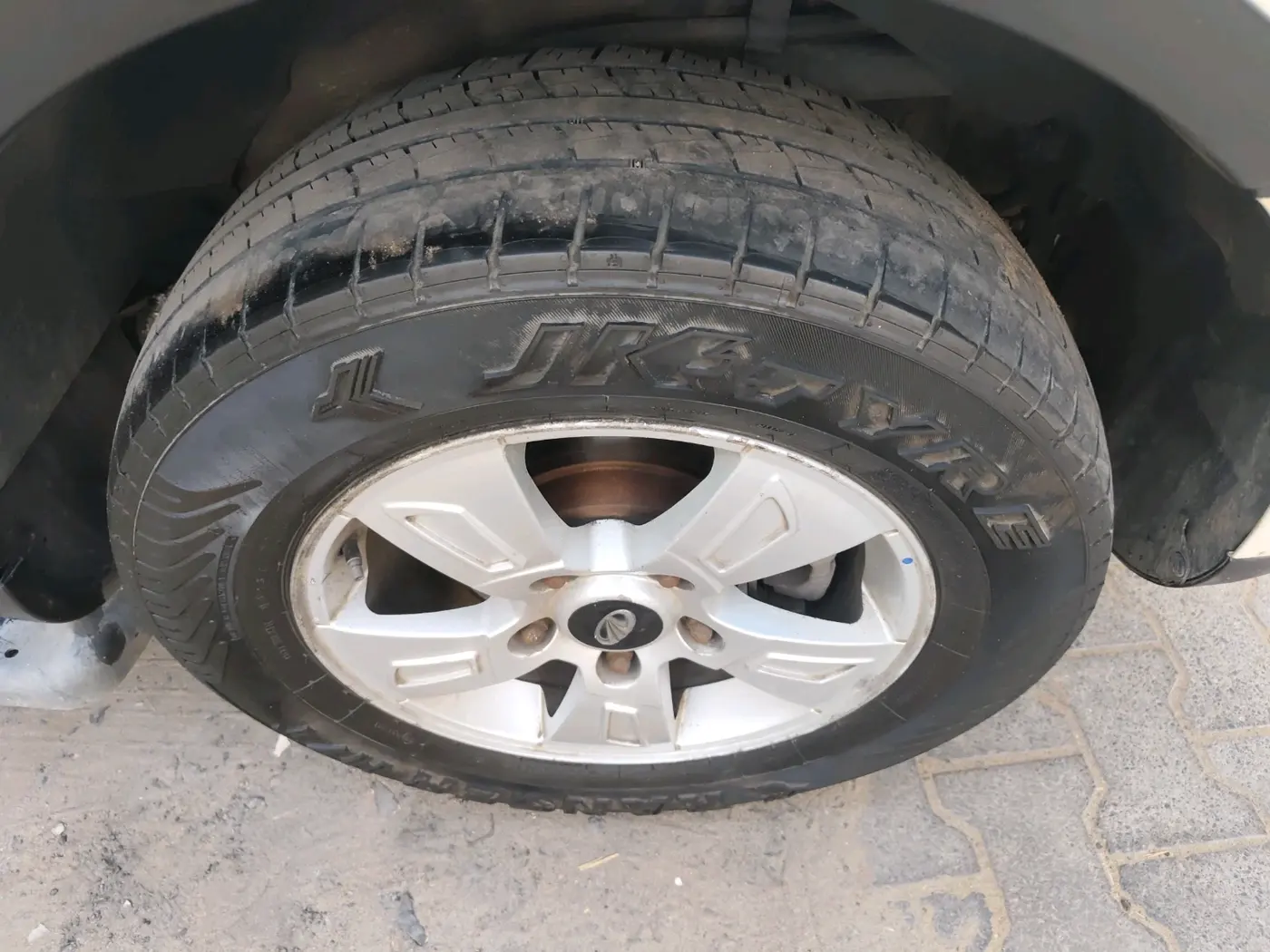 2014 Mahindra XUV500 W8, Diesel, Manual, 2,36,068 km, tyre