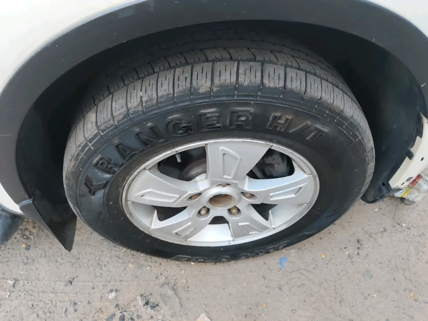 2014 Mahindra XUV500 W8, Diesel, Manual, 2,36,068 km, tyre