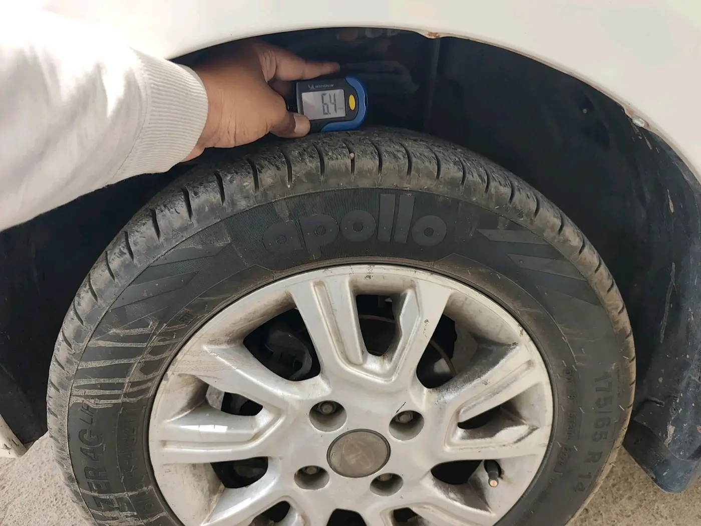 2018 Tata Tiago XZ PETROL, Petrol, Manual, 1,13,519 km, tyre