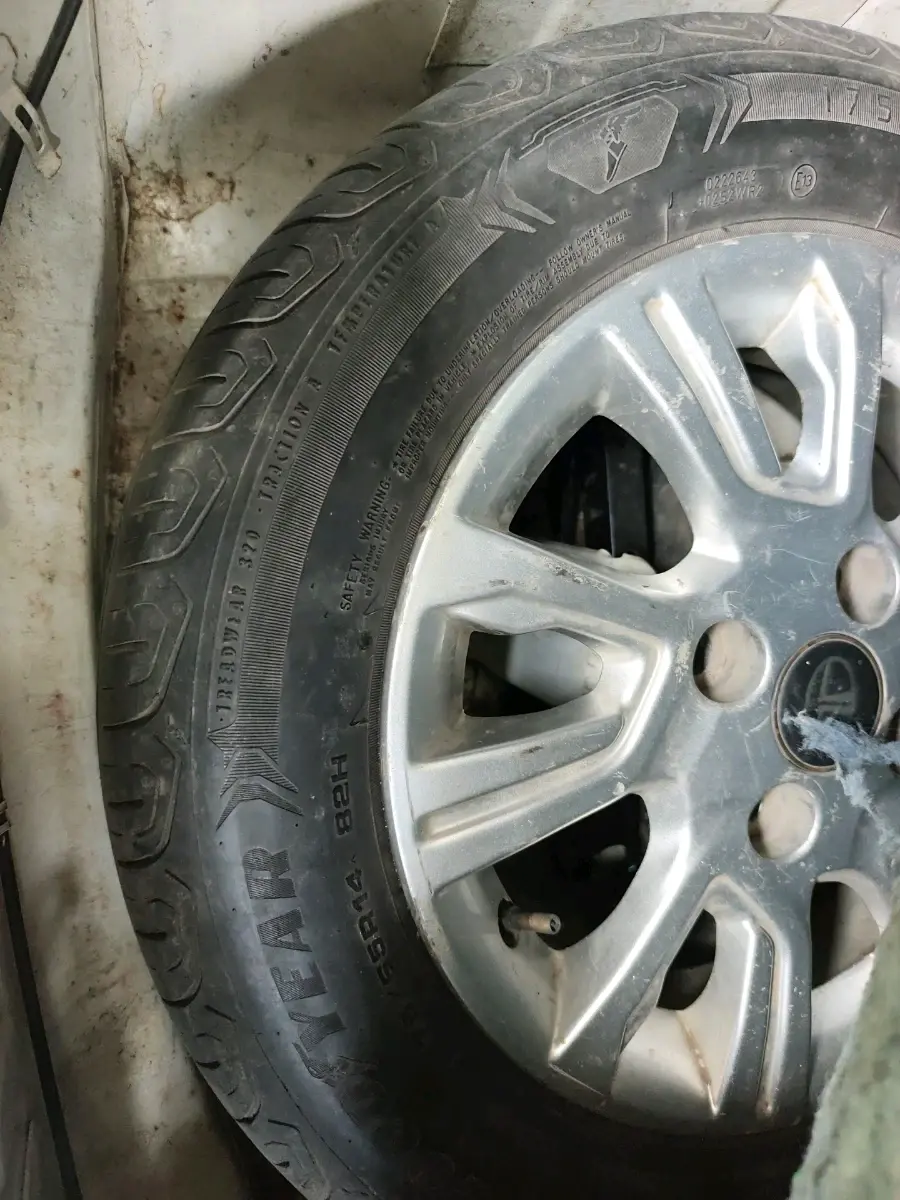 2018 Tata Tiago XZ PETROL, Petrol, Manual, 1,13,519 km, tyre